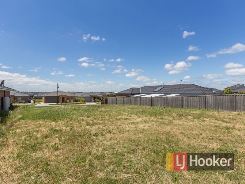 32 Olivebank Crescent, Cranbourne North VIC 3977