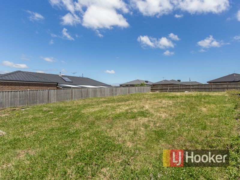 32 Olivebank Crescent, Cranbourne North VIC 3977