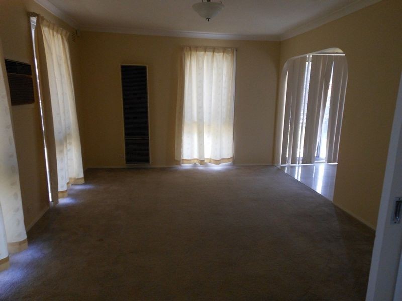 2 Vanessa Drive, Hampton Park VIC 3976