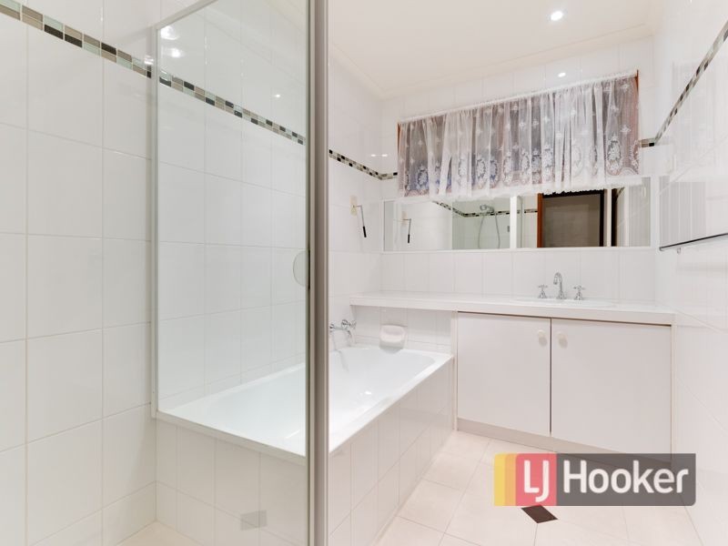 12 Simon Court, Hampton Park VIC 3976