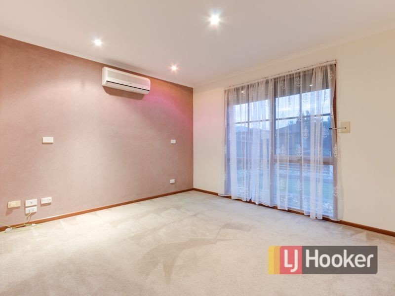 12 Simon Court, Hampton Park VIC 3976