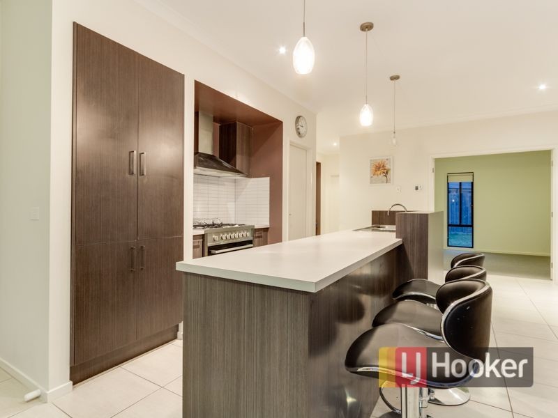 30 Aisbett Close, Lynbrook VIC 3975
