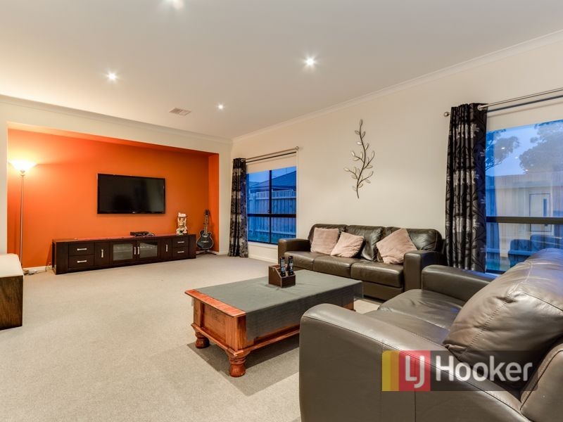 30 Aisbett Close, Lynbrook VIC 3975