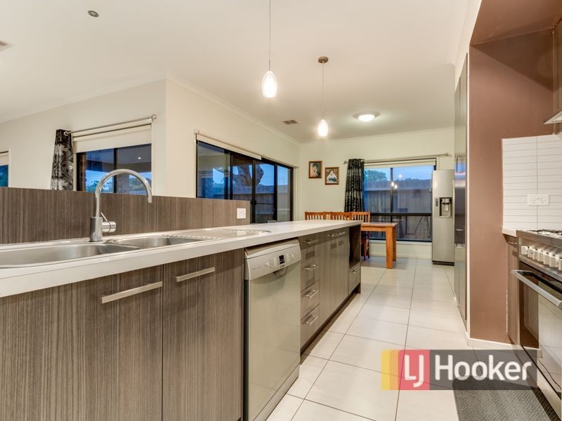 30 Aisbett Close, Lynbrook VIC 3975