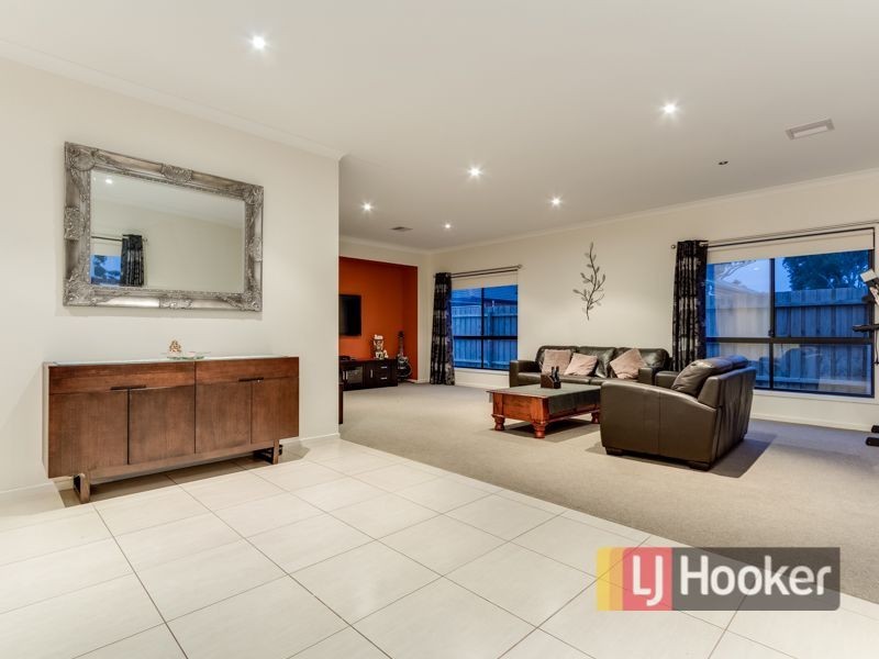 30 Aisbett Close, Lynbrook VIC 3975
