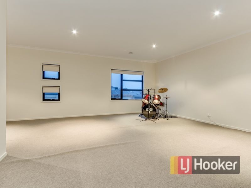 30 Aisbett Close, Lynbrook VIC 3975