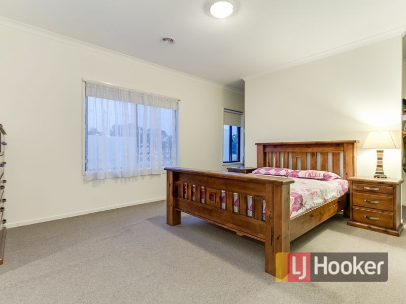 30 Aisbett Close, Lynbrook VIC 3975