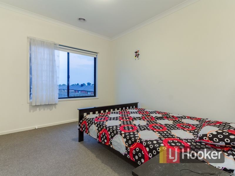 30 Aisbett Close, Lynbrook VIC 3975