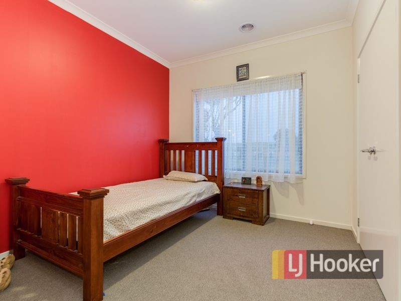 30 Aisbett Close, Lynbrook VIC 3975