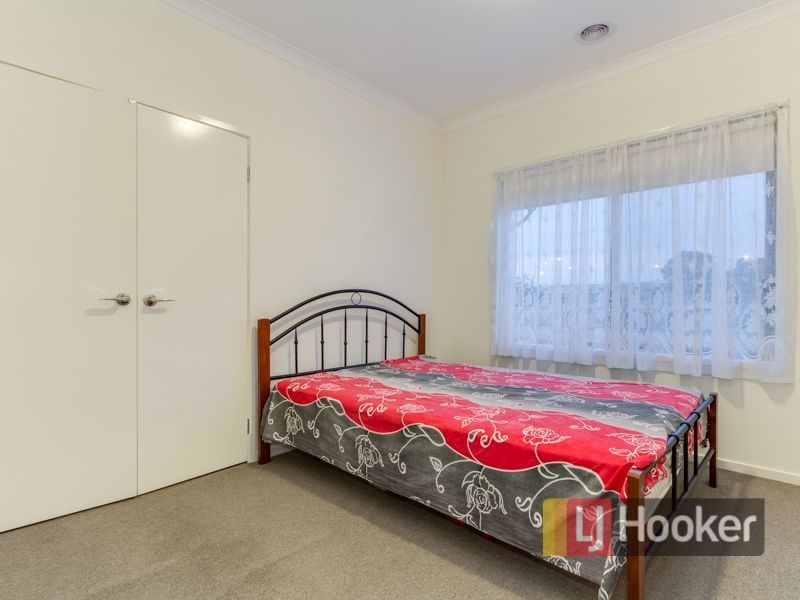 30 Aisbett Close, Lynbrook VIC 3975