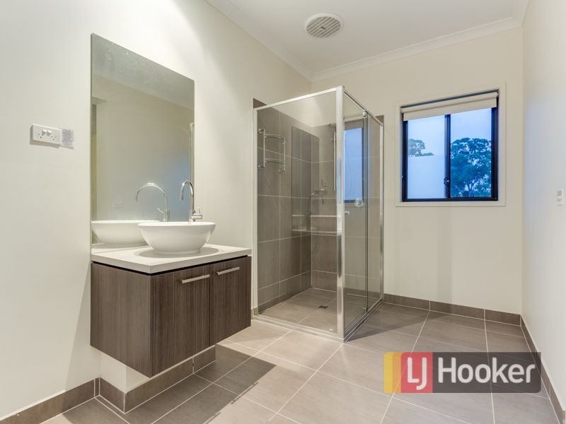 30 Aisbett Close, Lynbrook VIC 3975
