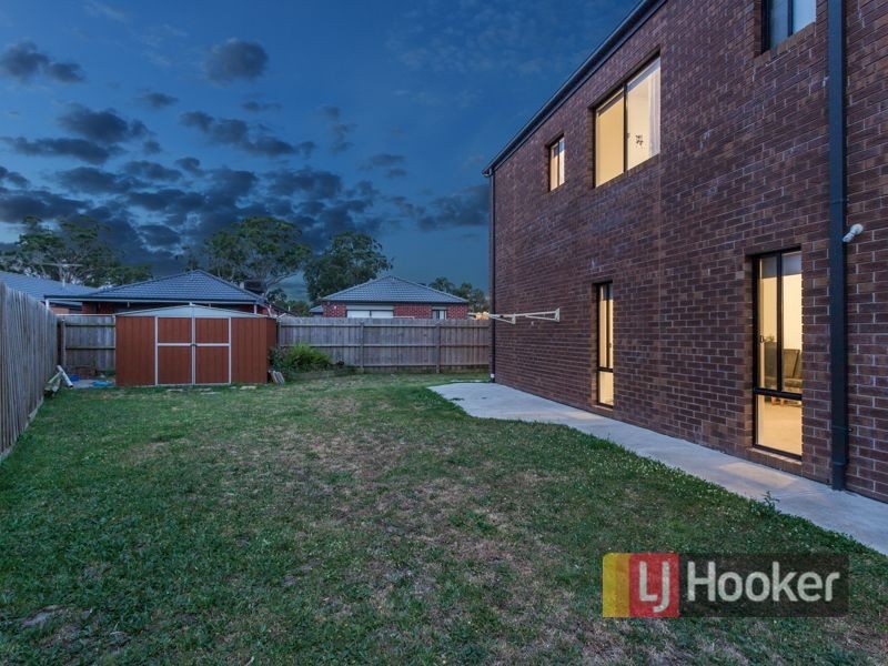 30 Aisbett Close, Lynbrook VIC 3975