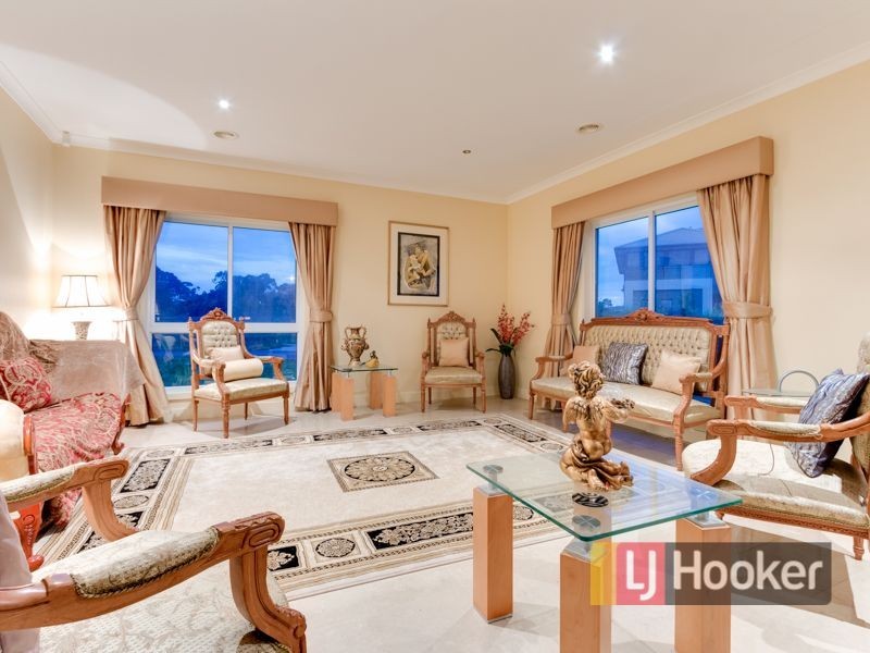 13 Aisbett Close, Lynbrook VIC 3975