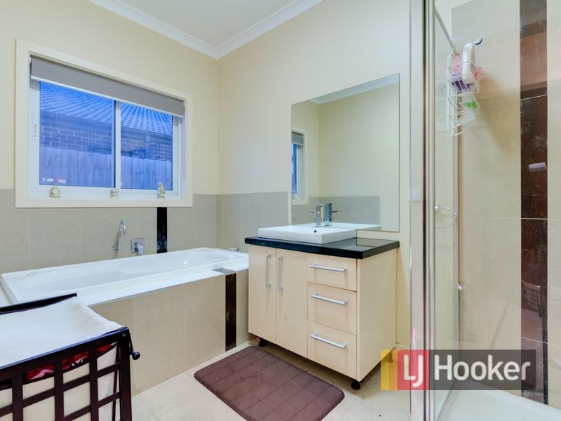 13 Aisbett Close, Lynbrook VIC 3975