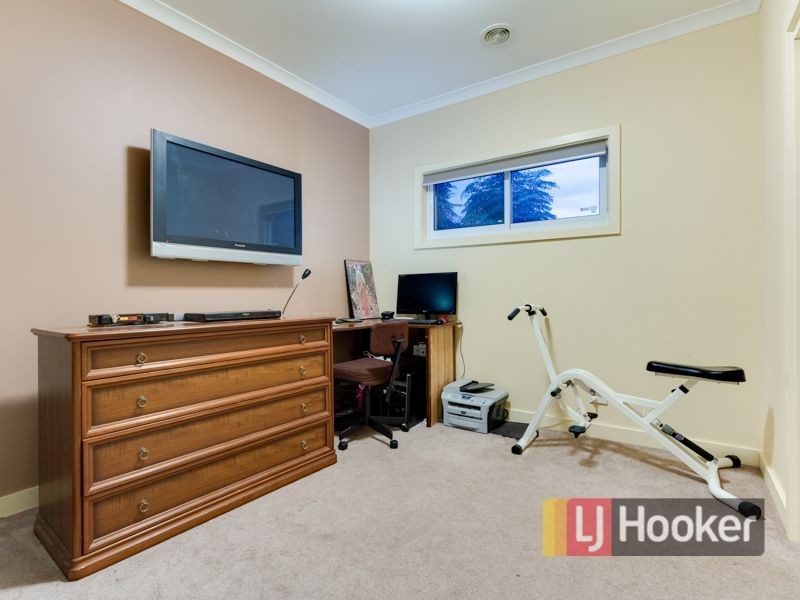 13 Aisbett Close, Lynbrook VIC 3975