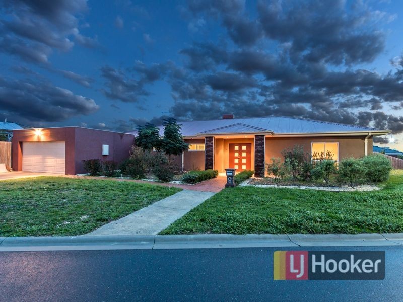 13 Aisbett Close, Lynbrook VIC 3975