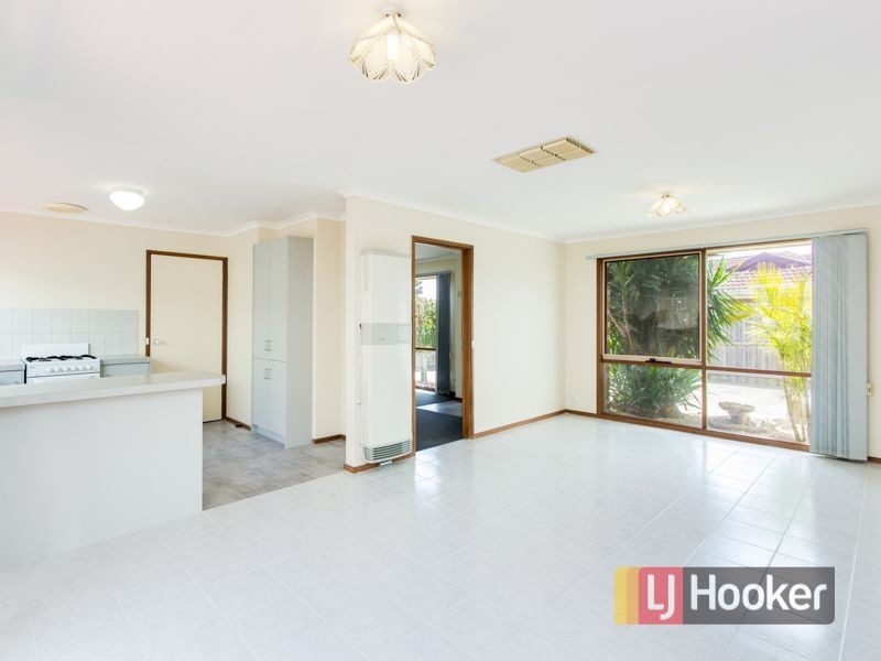 8 Edeys Run, Hampton Park VIC 3976