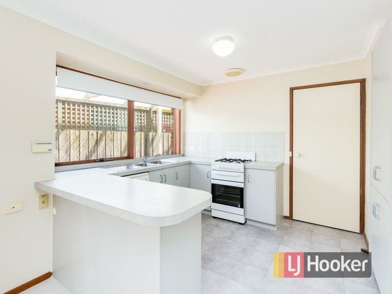 8 Edeys Run, Hampton Park VIC 3976