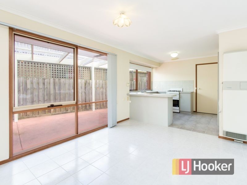 8 Edeys Run, Hampton Park VIC 3976