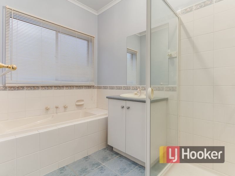 13 Oakman Way, Hampton Park VIC 3976