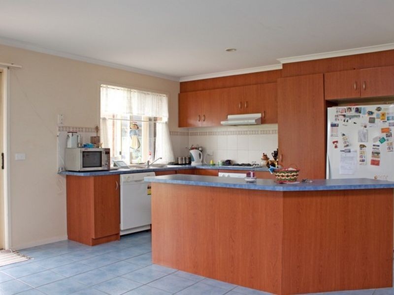 13 Woodchase Court, Cranbourne East VIC 3977