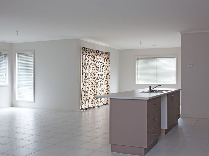 10 Tarragon Court, Lynbrook VIC 3975