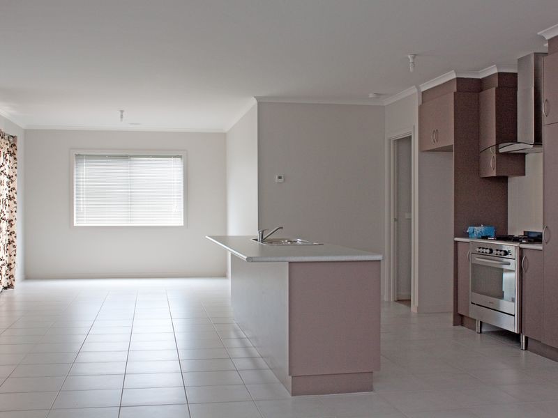 10 Tarragon Court, Lynbrook VIC 3975