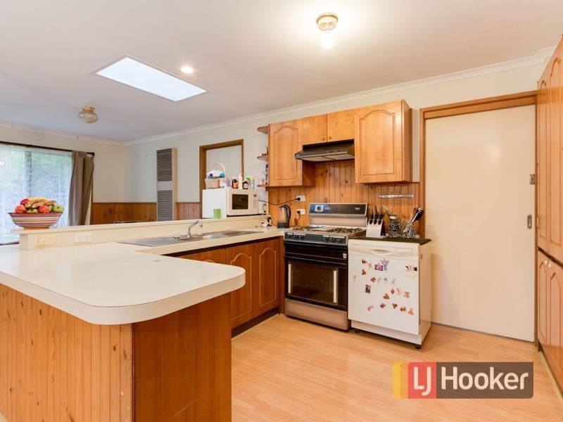 8 Reed Court, Endeavour Hills VIC 3802