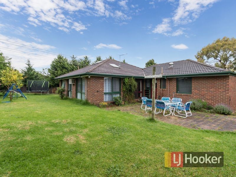 8 Reed Court, Endeavour Hills VIC 3802