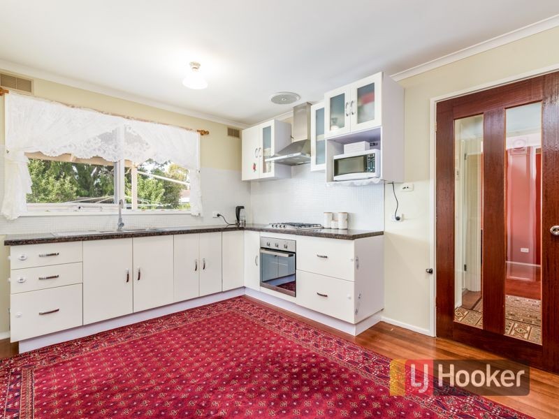 42 Thomas Crescent, Cranbourne VIC 3977