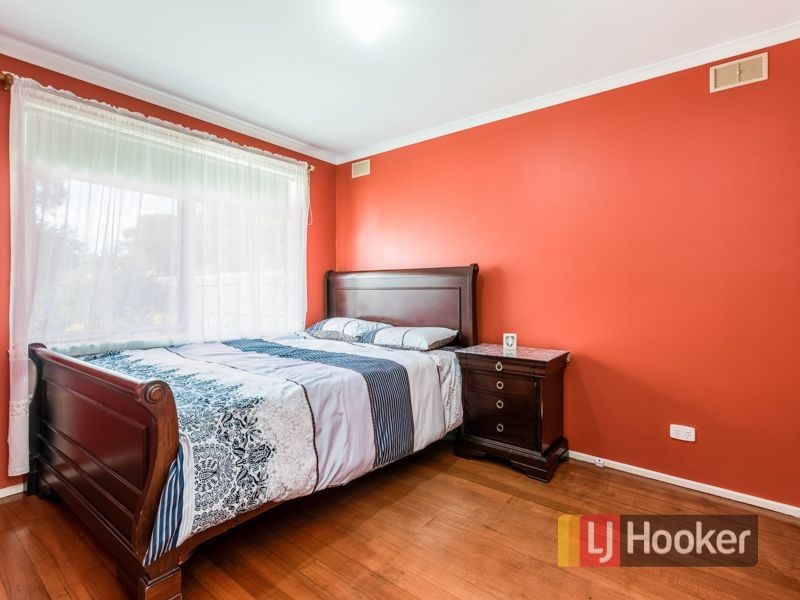 42 Thomas Crescent, Cranbourne VIC 3977