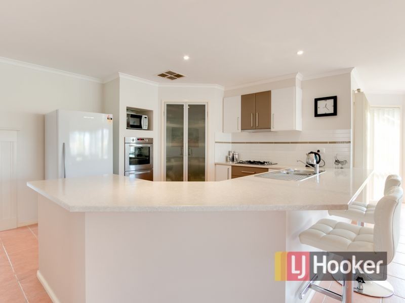 6 Langbourne Drive, Narre Warren South VIC 3805