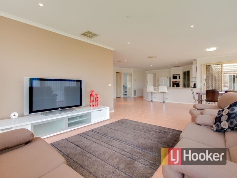 6 Langbourne Drive, Narre Warren South VIC 3805