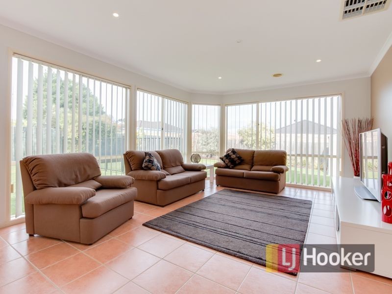 6 Langbourne Drive, Narre Warren South VIC 3805
