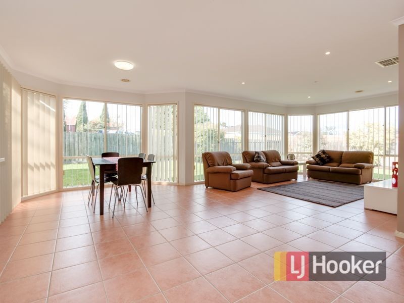 6 Langbourne Drive, Narre Warren South VIC 3805