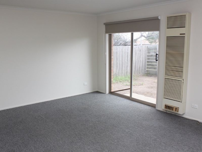 2/69 Warana Drive, Hampton Park VIC 3976