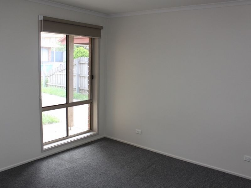 2/69 Warana Drive, Hampton Park VIC 3976