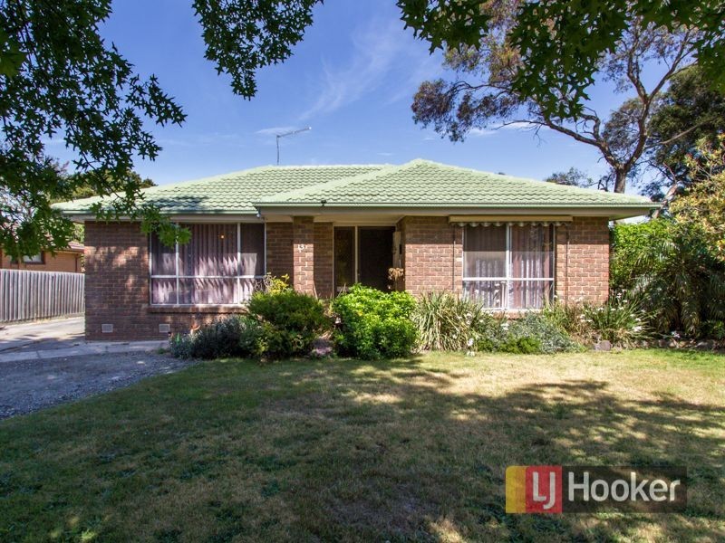 13 Oaktree Drive, Hampton Park VIC 3976