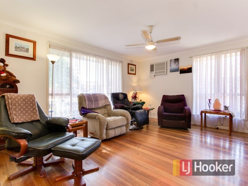 13 Oaktree Drive, Hampton Park VIC 3976