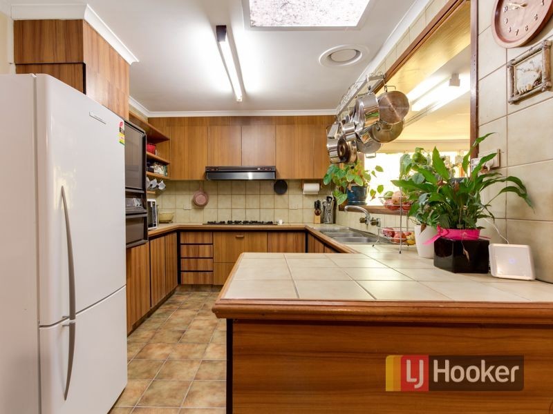 13 Oaktree Drive, Hampton Park VIC 3976