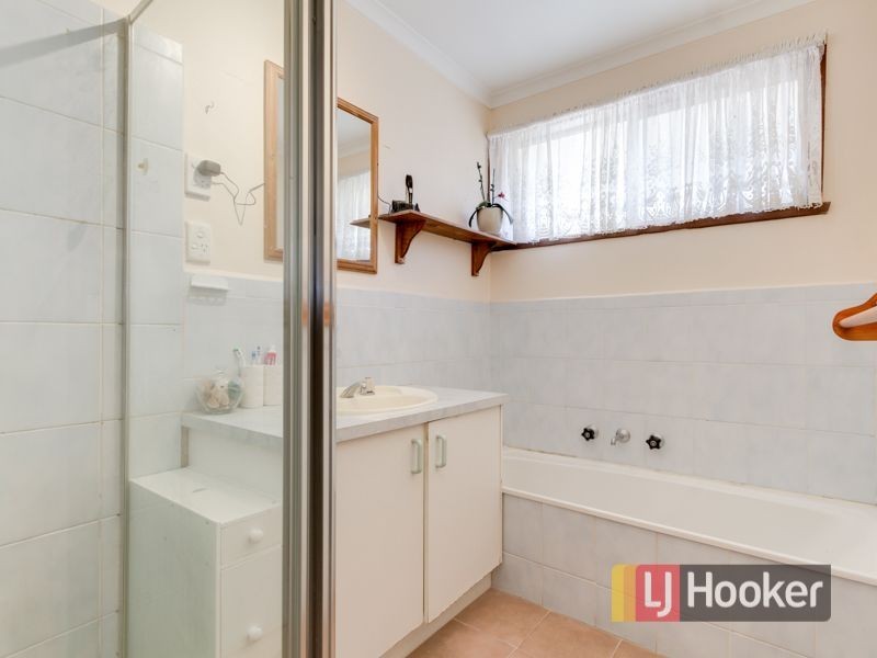 13 Oaktree Drive, Hampton Park VIC 3976