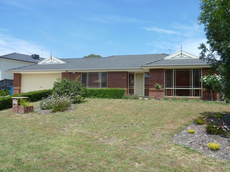 32 Carboni Crescent, Lynbrook VIC 3975