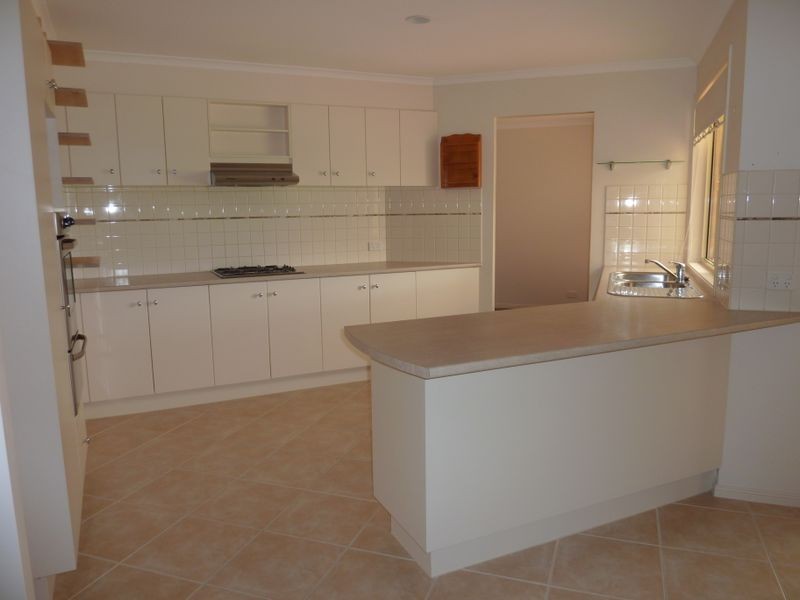 32 Carboni Crescent, Lynbrook VIC 3975