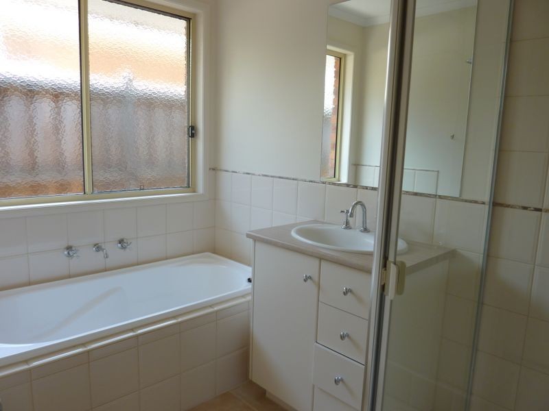 32 Carboni Crescent, Lynbrook VIC 3975