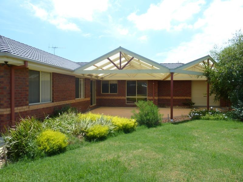 32 Carboni Crescent, Lynbrook VIC 3975