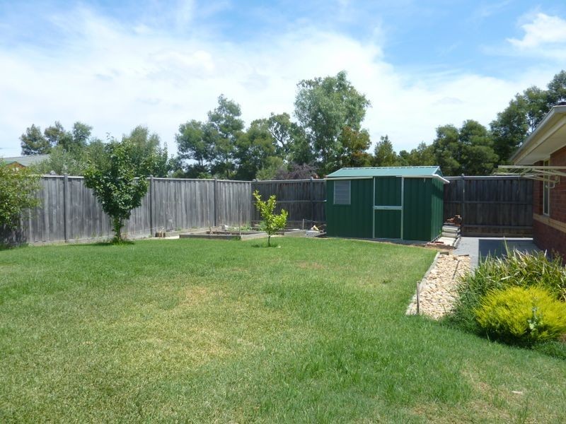 32 Carboni Crescent, Lynbrook VIC 3975