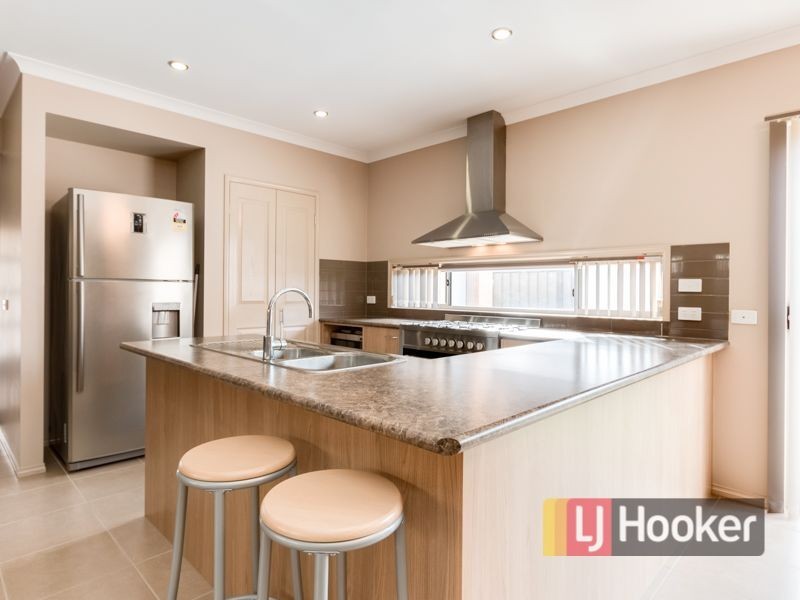 78 Mackillop Way, Clyde North VIC 3978