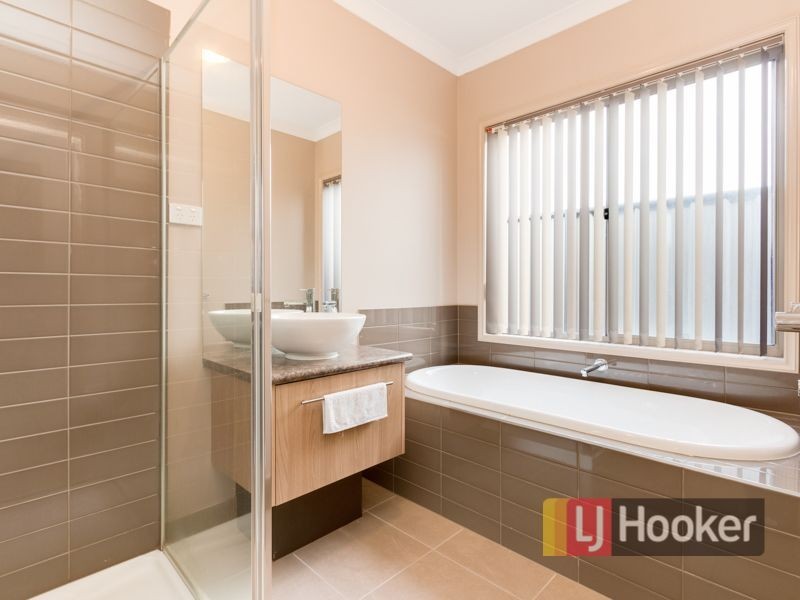 78 Mackillop Way, Clyde North VIC 3978