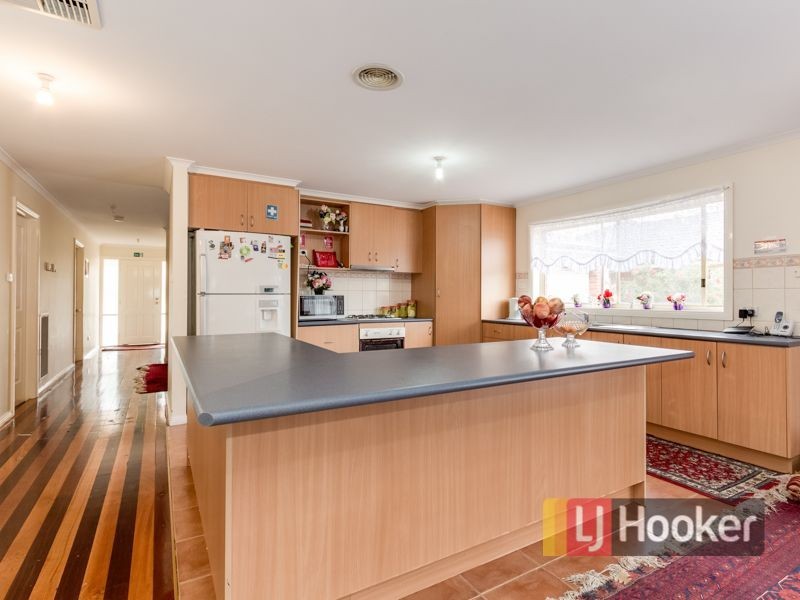 31 Chisholm Crescent, Narre Warren South VIC 3805