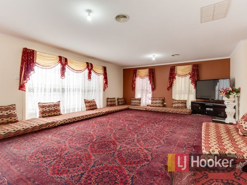 31 Chisholm Crescent, Narre Warren South VIC 3805